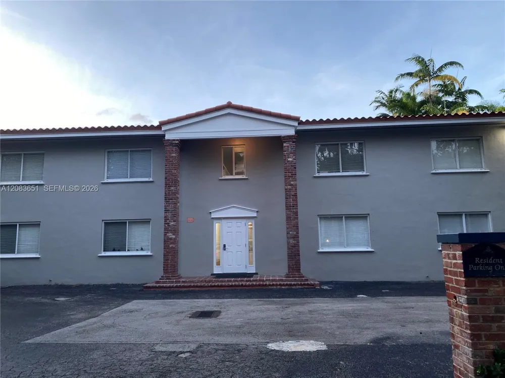 1 Edgewater Dr #103 Coral Gables, FL 33133