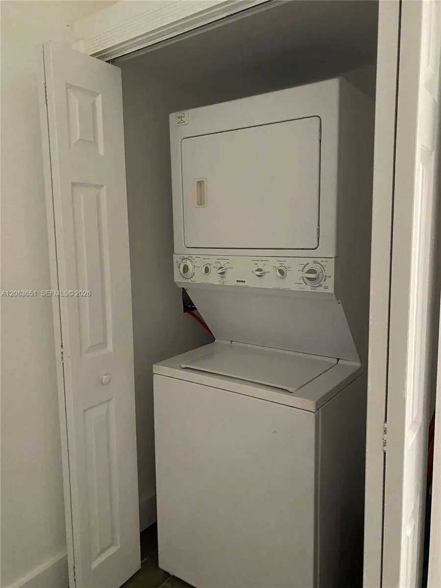 1 Edgewater Dr #103 Coral Gables, FL 33133