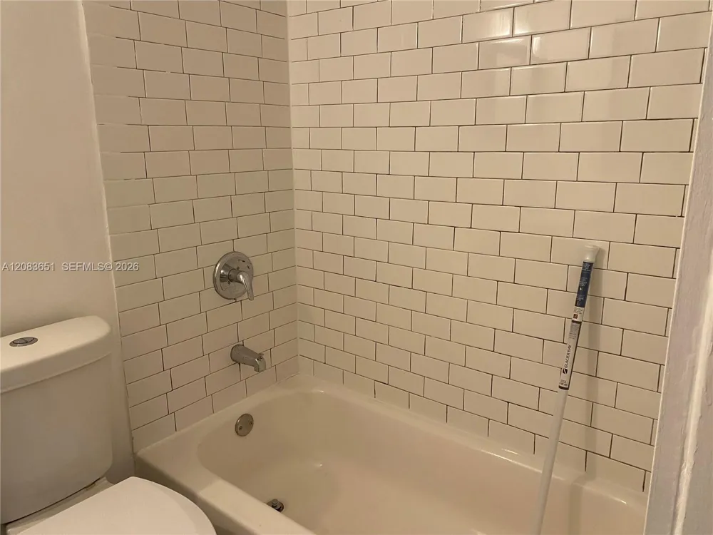 1 Edgewater Dr #103 Coral Gables, FL 33133