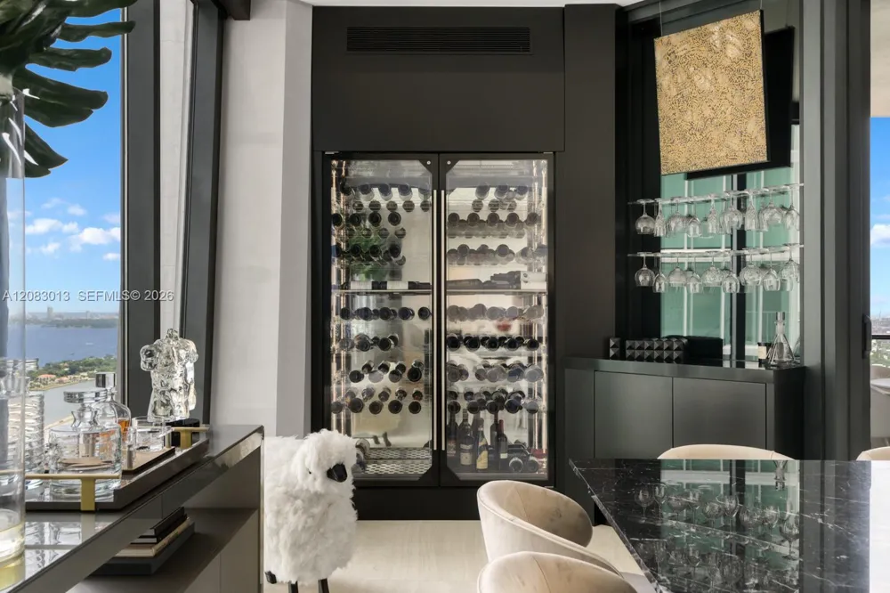 1000 Biscayne Blvd #3402 Miami, FL 33132