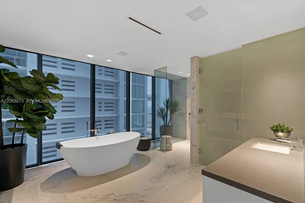 1000 Biscayne Blvd #3402 Miami, FL 33132