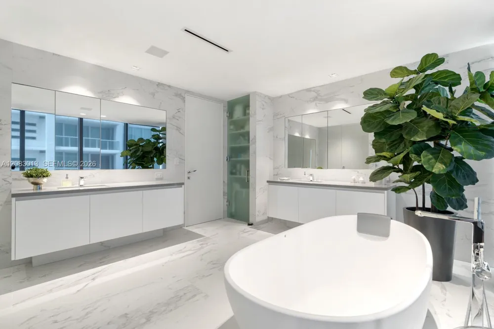 1000 Biscayne Blvd #3402 Miami, FL 33132