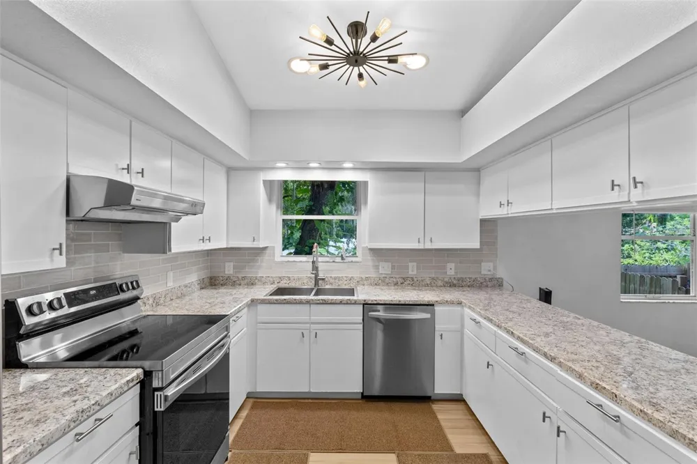 2982 KNOWLES BOULEVARD Kissimmee, FL 34741