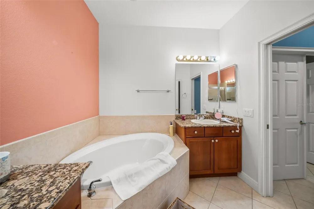 6430 MOORINGS POINT CIRCLE #201 Bradenton, FL 34202