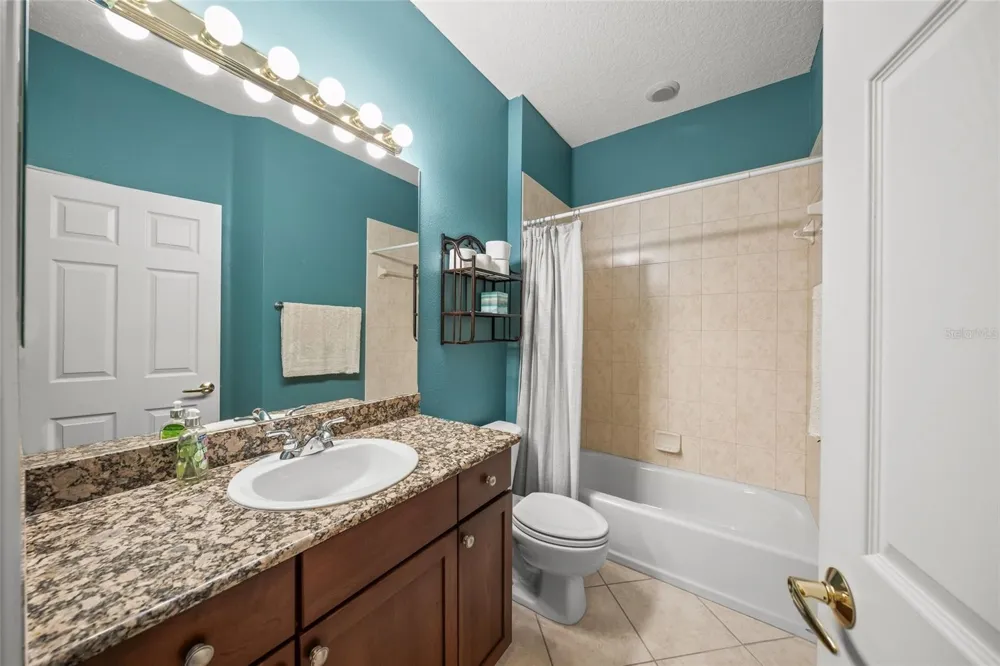 6430 MOORINGS POINT CIRCLE #201 Bradenton, FL 34202