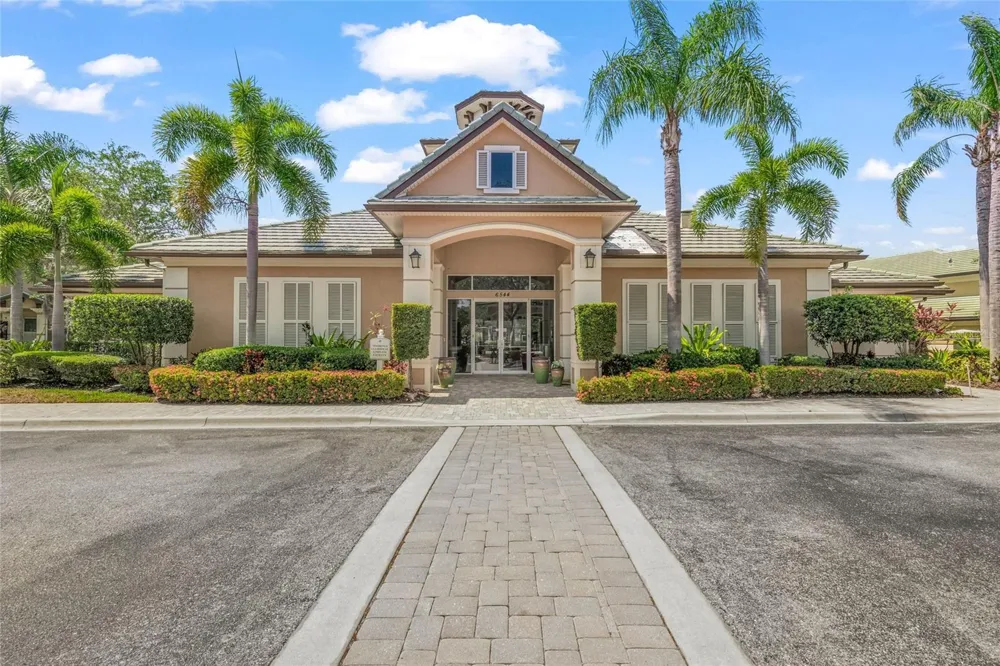 6430 MOORINGS POINT CIRCLE #201 Bradenton, FL 34202