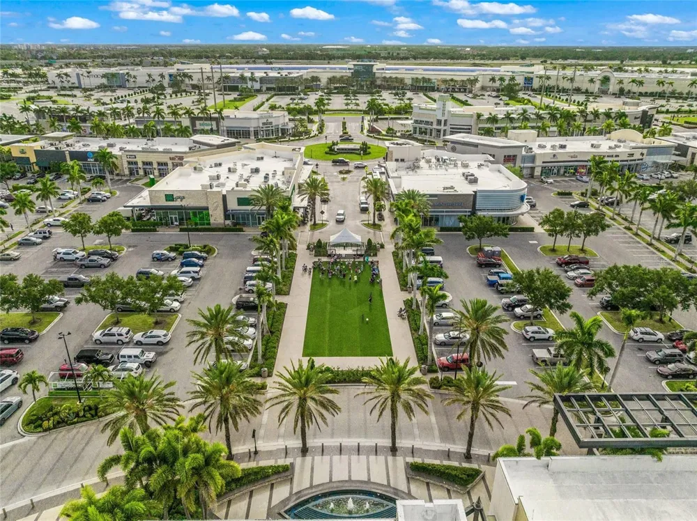 6430 MOORINGS POINT CIRCLE #201 Bradenton, FL 34202