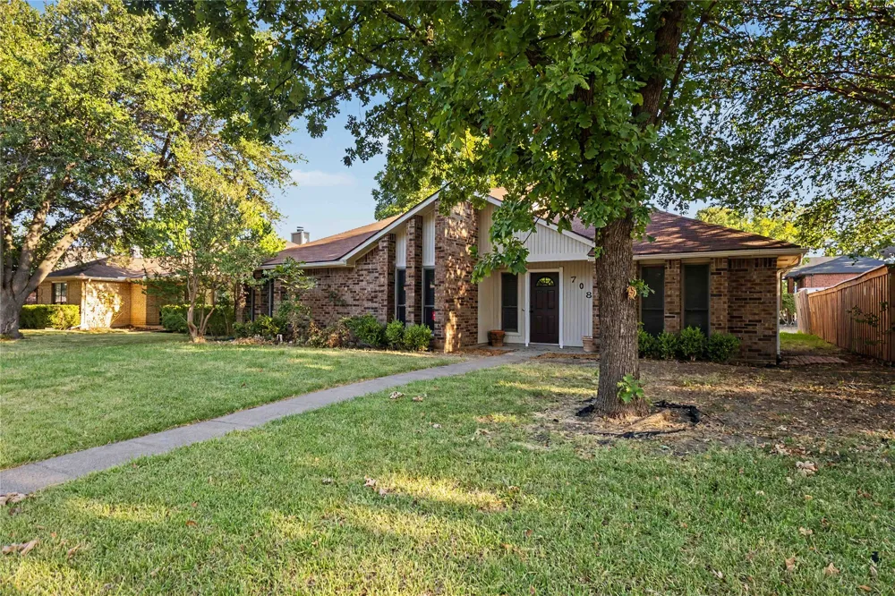 708 Whitewing Drive Mesquite, TX 75150