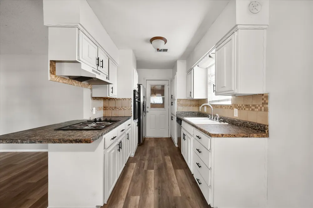 316 NW Summercrest Boulevard Burleson, TX 76028