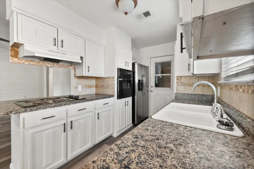 316 NW Summercrest Boulevard Burleson, TX 76028