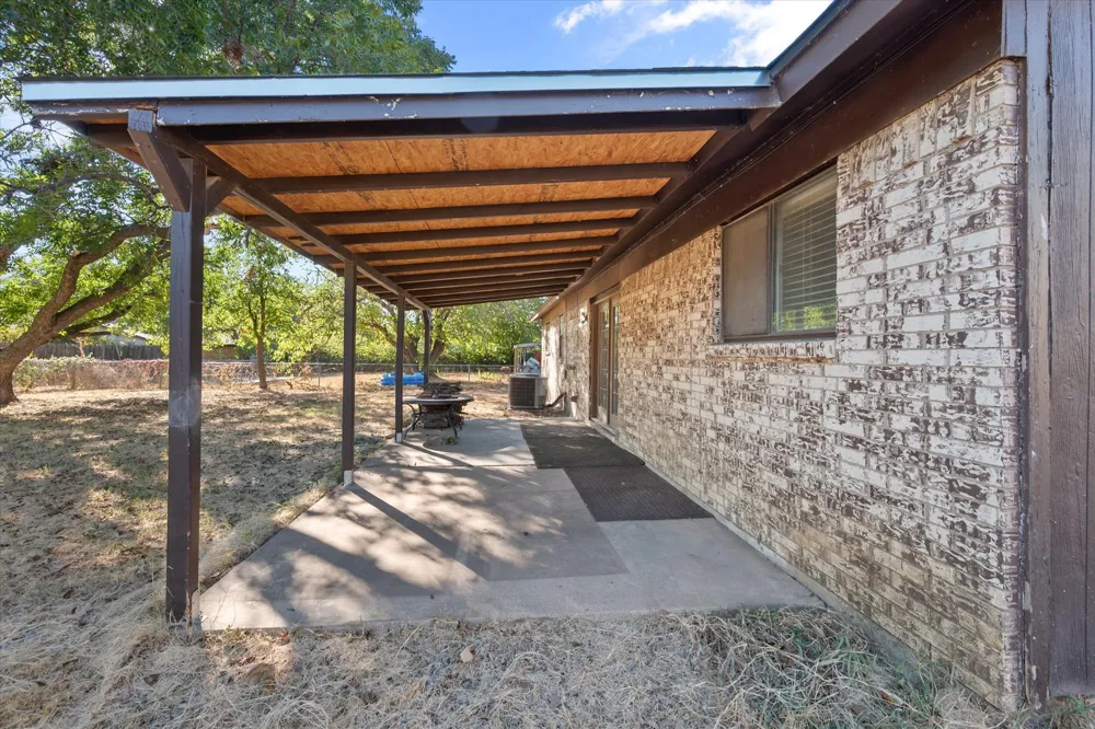 316 NW Summercrest Boulevard Burleson, TX 76028