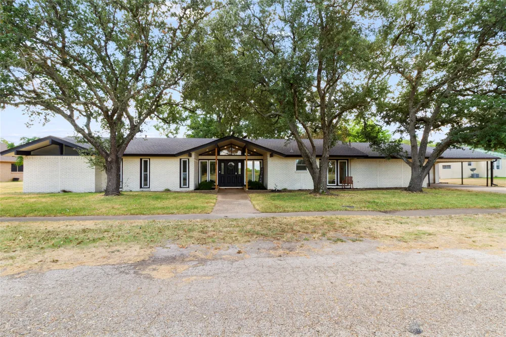 221 Laurel Lane Fairfield, TX 75840