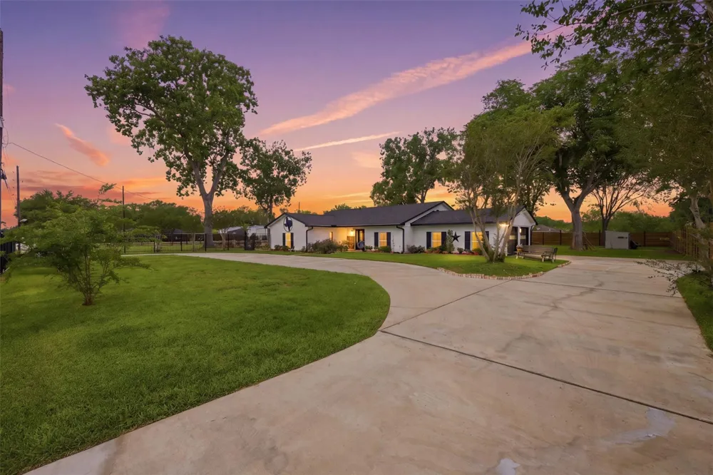 5111 Brookside Road Brookside, TX 77581
