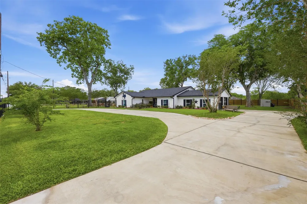 5111 Brookside Road Brookside, TX 77581