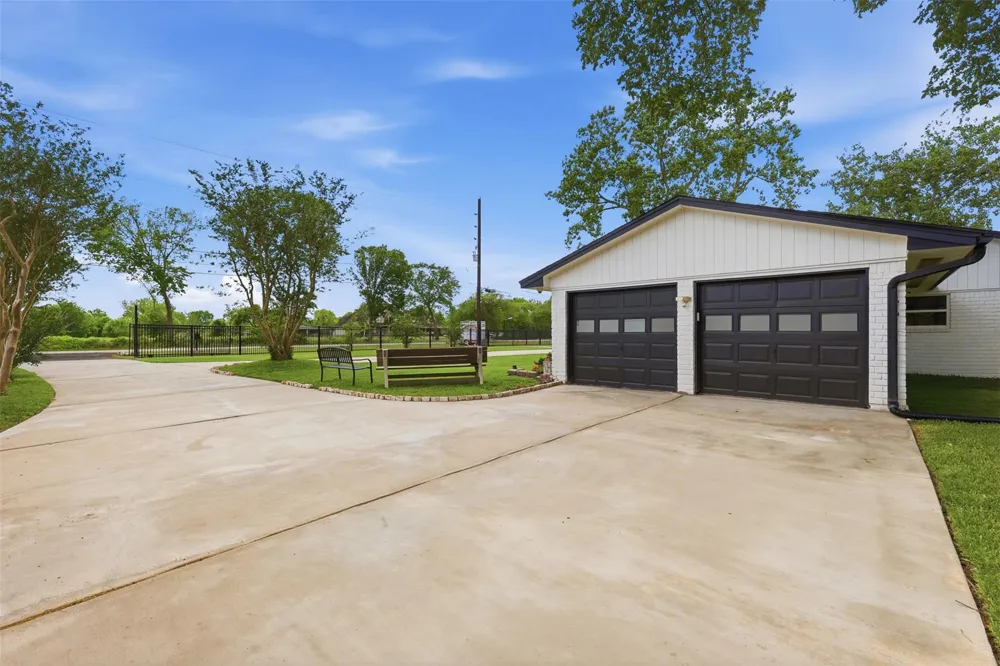 5111 Brookside Road Brookside, TX 77581