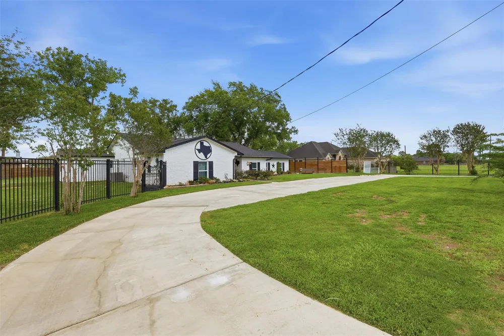 5111 Brookside Road Brookside, TX 77581