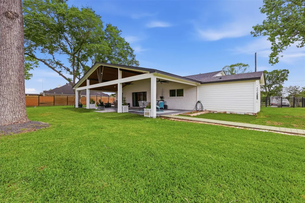5111 Brookside Road Brookside, TX 77581