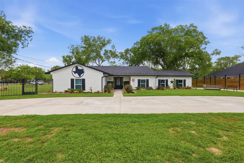 5111 Brookside Road Brookside, TX 77581