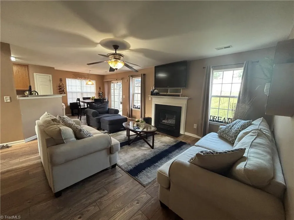 4413 Gray Wolf Way Greensboro, NC 27406