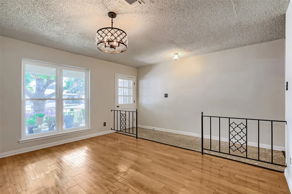 3017 Val Drive Austin, TX 78723