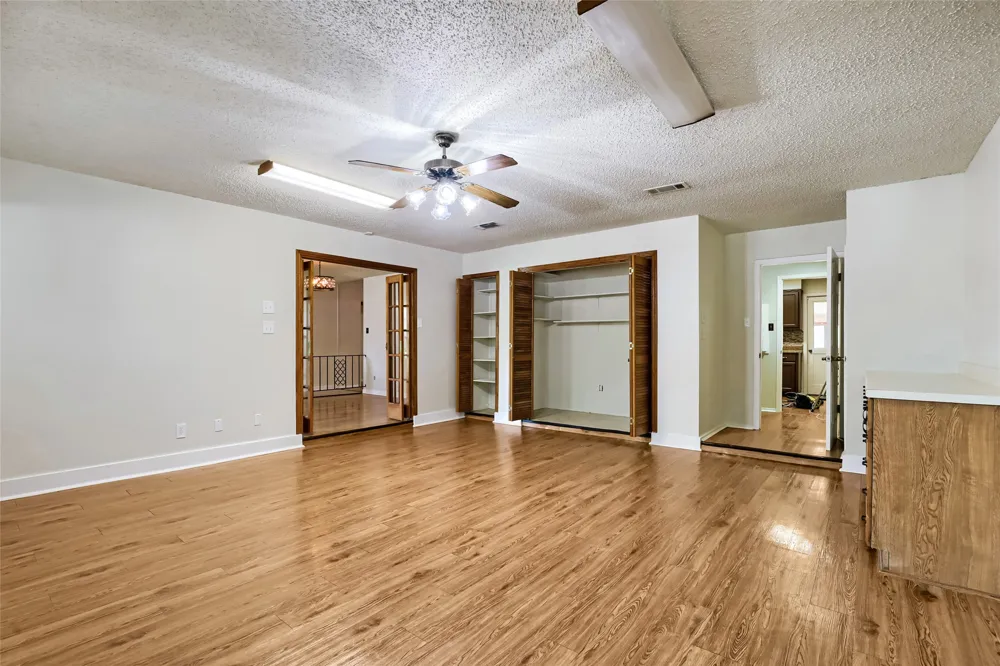3017 Val Drive Austin, TX 78723
