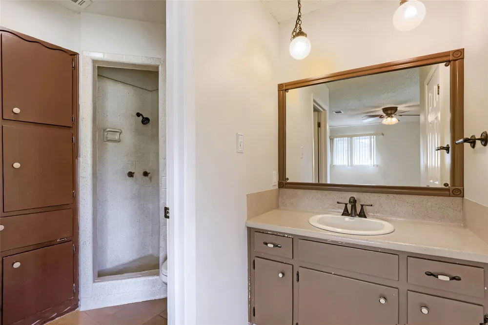 3017 Val Drive Austin, TX 78723