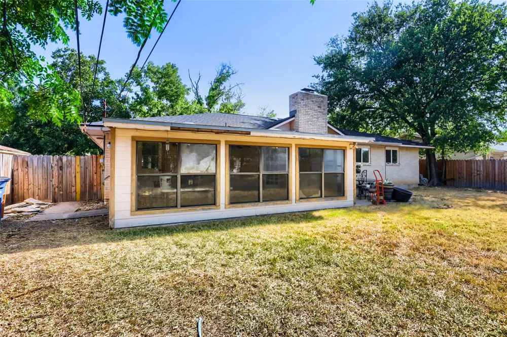 3017 Val Drive Austin, TX 78723