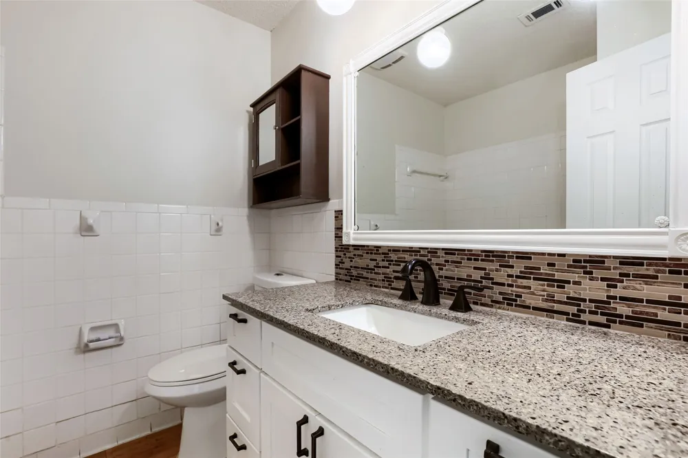 3017 Val Drive Austin, TX 78723