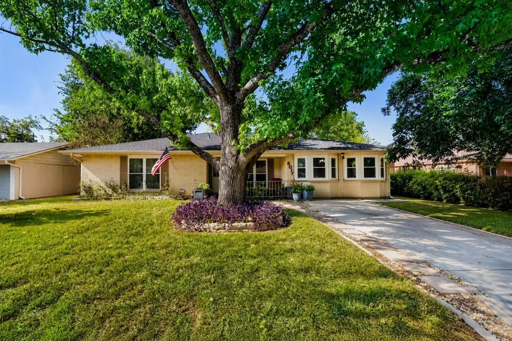 3017 Val Drive Austin, TX 78723