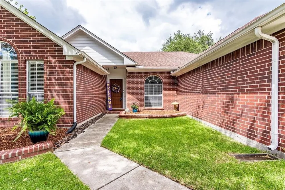 16206 Ruffian Drive Friendswood, TX 77546