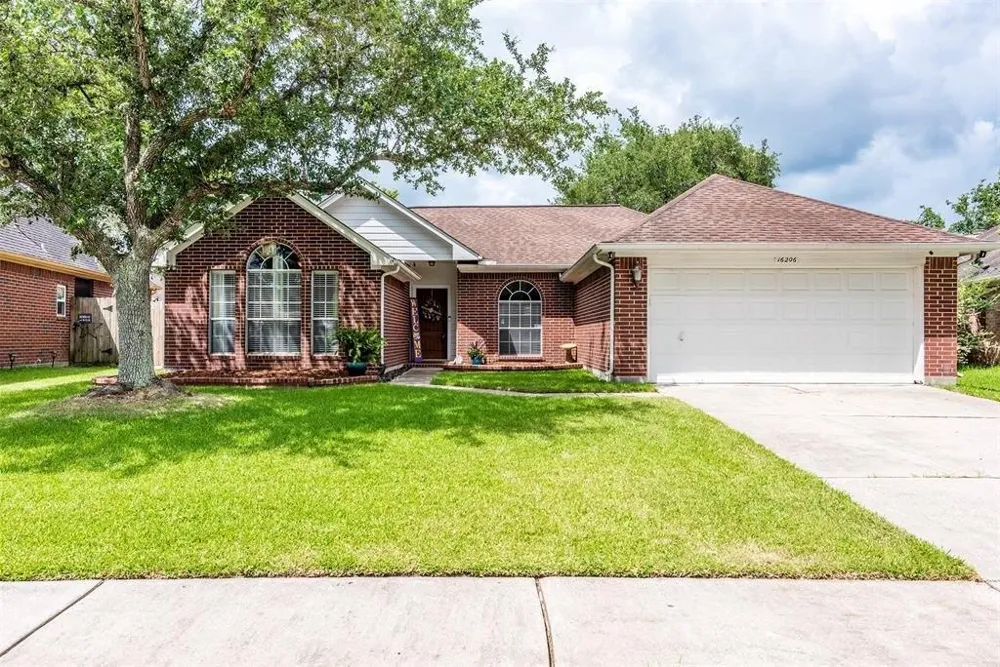 16206 Ruffian Drive Friendswood, TX 77546