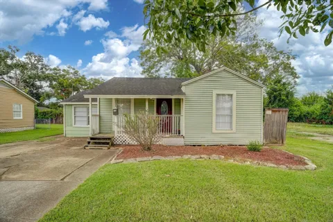 126 Huisache Street