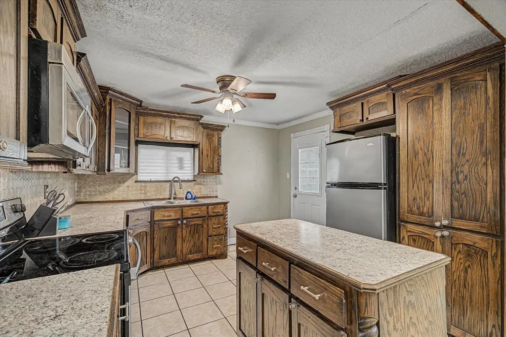 126 Huisache Street Lake Jackson, TX 77566