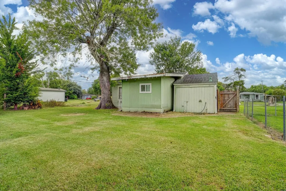 126 Huisache Street Lake Jackson, TX 77566