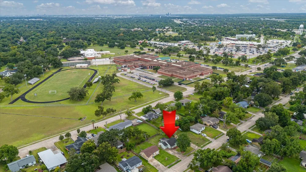 126 Huisache Street Lake Jackson, TX 77566