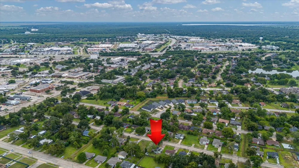 126 Huisache Street Lake Jackson, TX 77566
