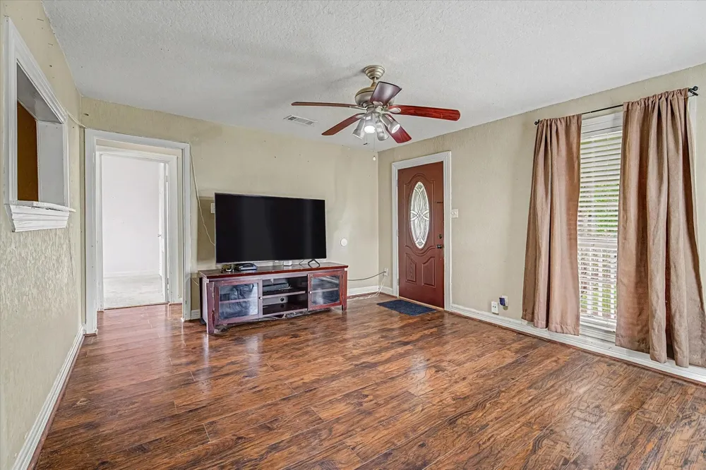 126 Huisache Street Lake Jackson, TX 77566