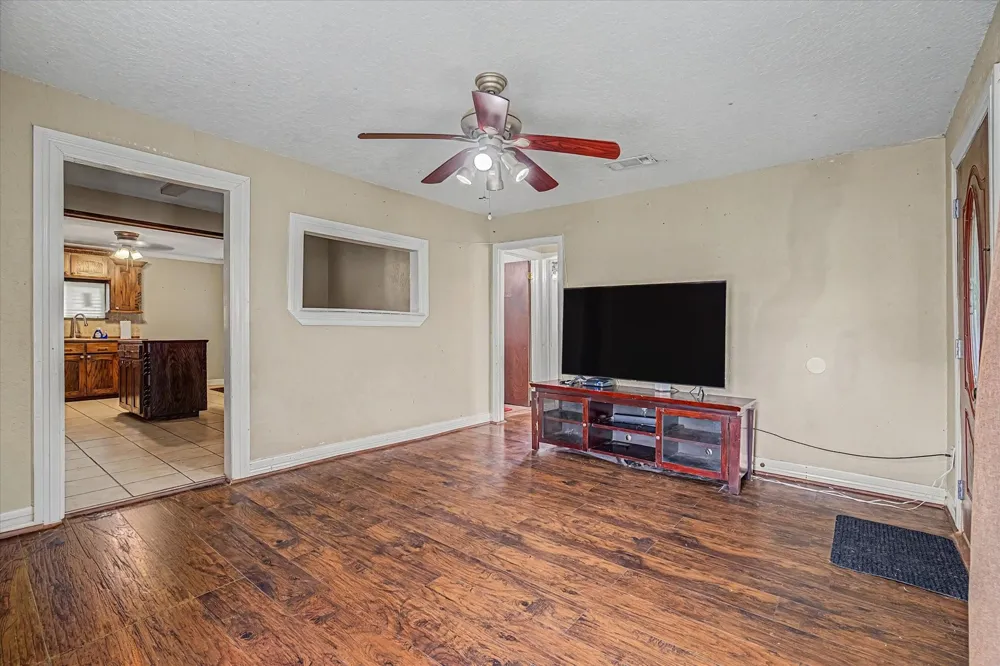 126 Huisache Street Lake Jackson, TX 77566