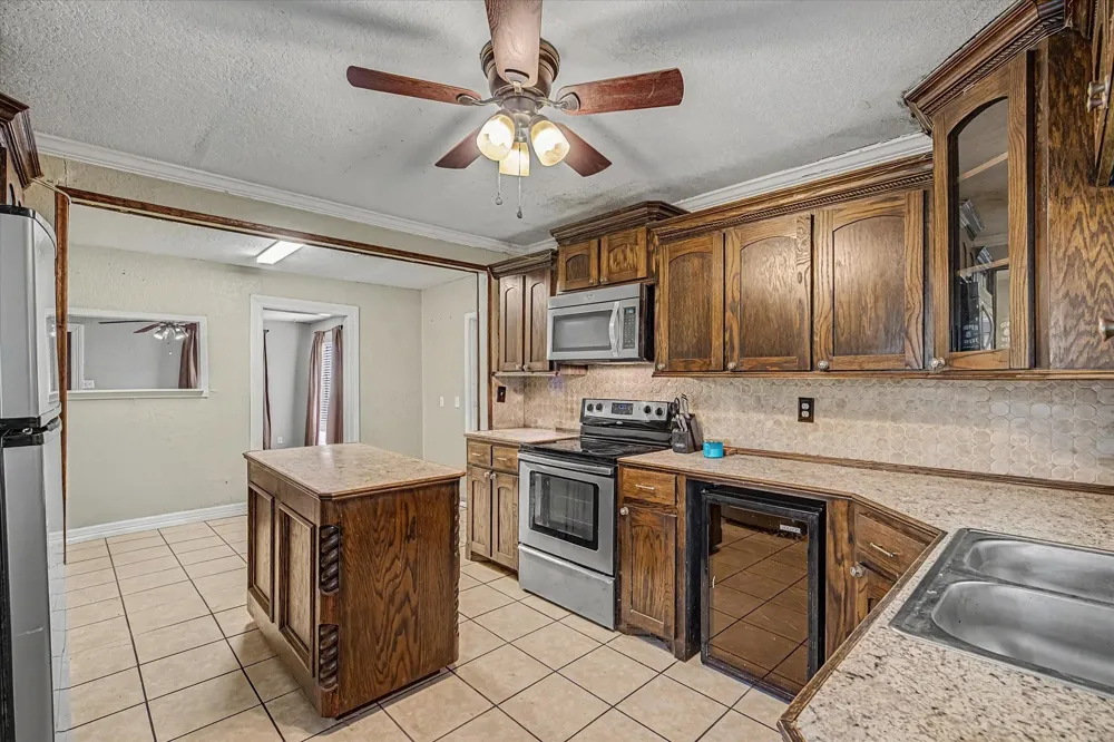 126 Huisache Street Lake Jackson, TX 77566
