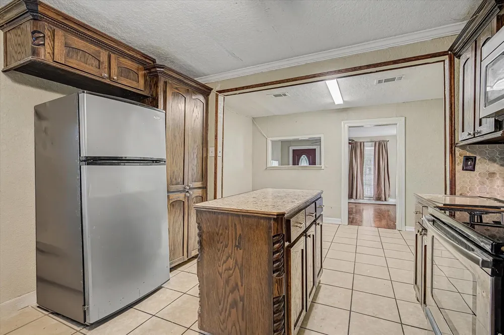 126 Huisache Street Lake Jackson, TX 77566