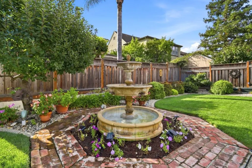 6568 Broadacres Drive San Jose, CA 95120