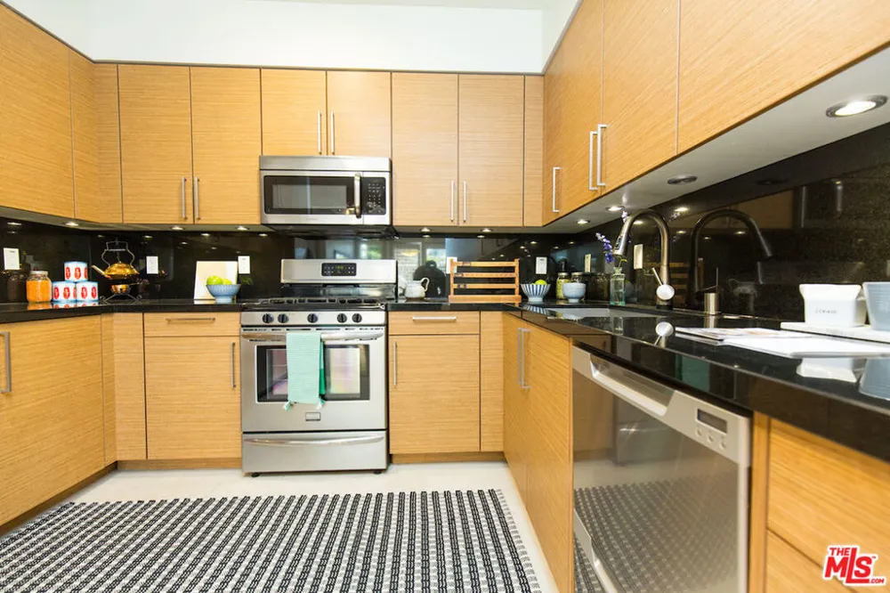 1751 APPIAN WAY #203 Santa Monica, CA 90401