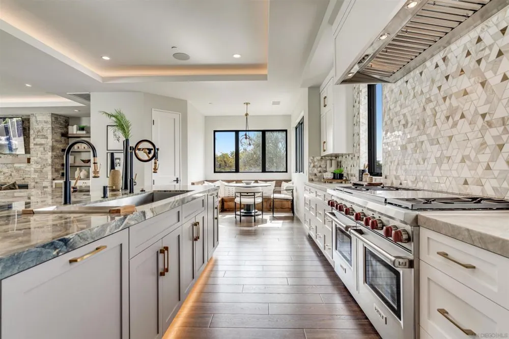 6389 Castejon La Jolla, CA 92037