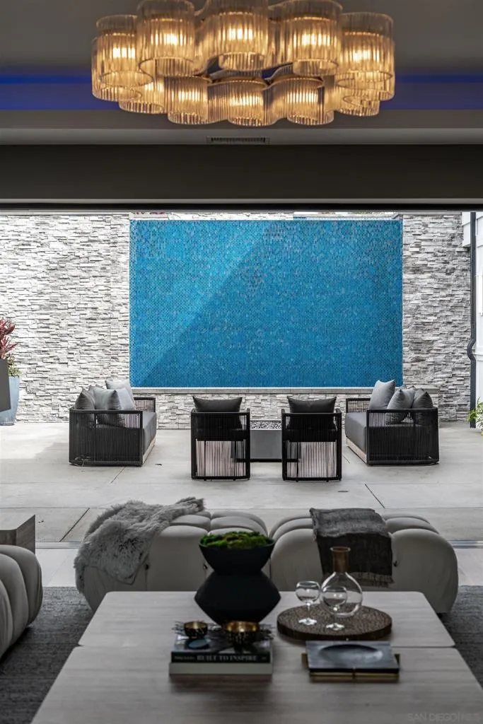 6389 Castejon La Jolla, CA 92037
