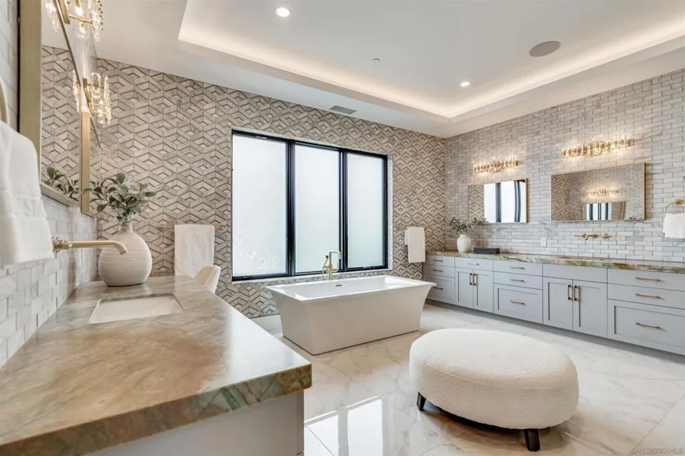 6389 Castejon La Jolla, CA 92037