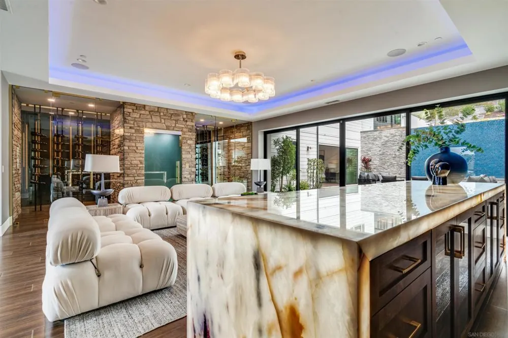 6389 Castejon La Jolla, CA 92037