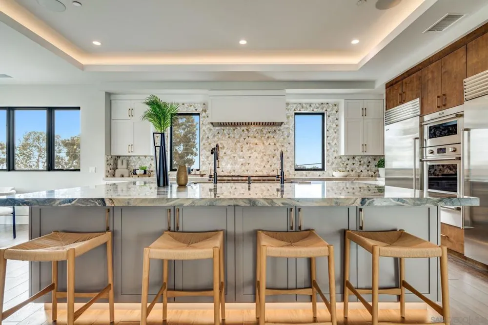 6389 Castejon La Jolla, CA 92037