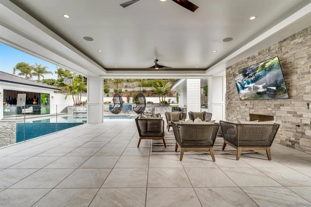 6389 Castejon La Jolla, CA 92037