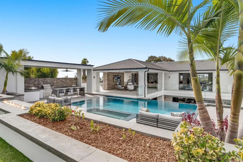 6389 Castejon La Jolla, CA 92037