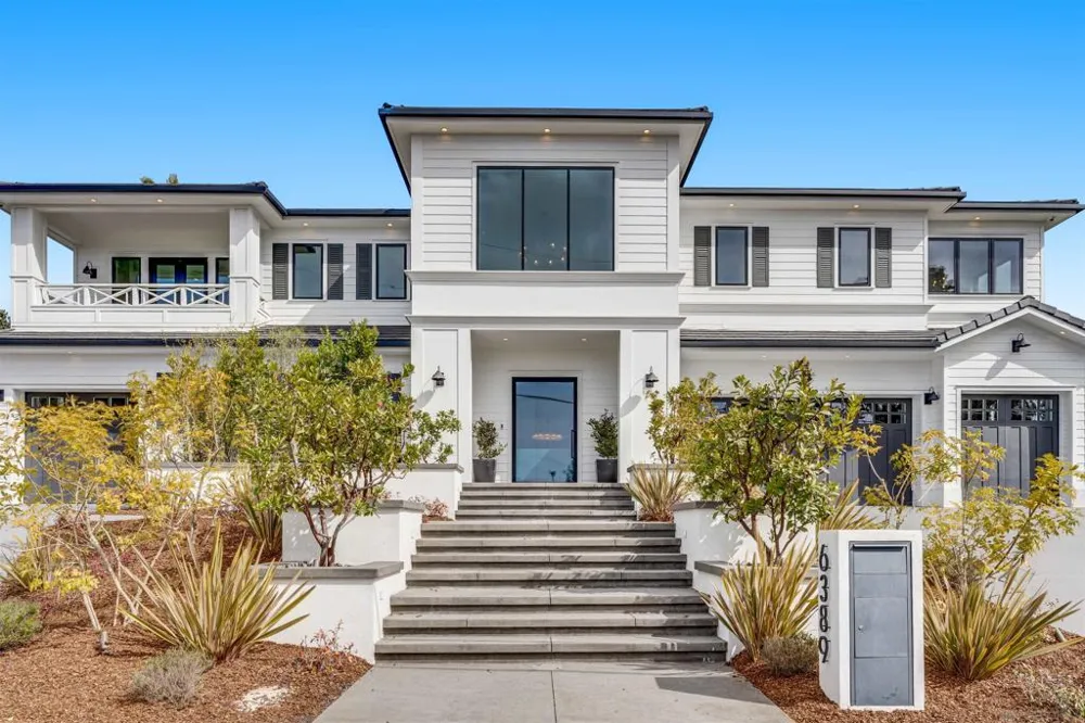6389 Castejon La Jolla, CA 92037